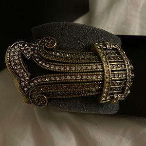 Heidi Daus embellished hinged bracelet @2x2” inside Will NOT fit larger wrist